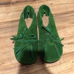 Green shoes